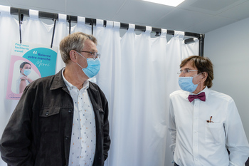 Visite du Vaccibus et rencontres avec des étudiants à Mons
